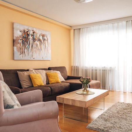Crown Central Three Bedroom Apartment Белград Екстериор снимка