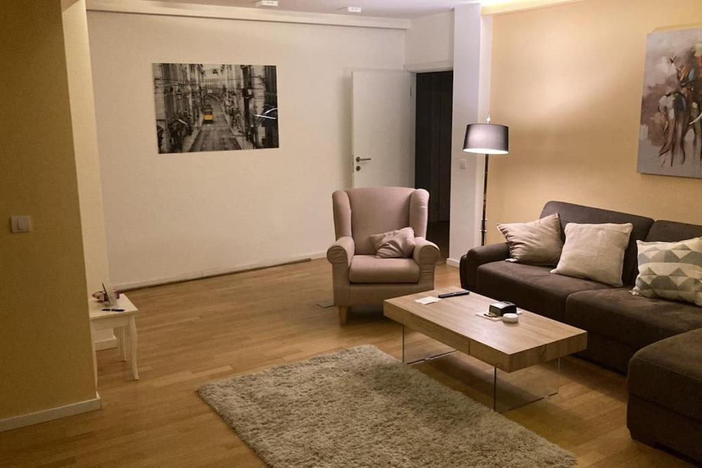 Crown Central Three Bedroom Apartment Белград Екстериор снимка