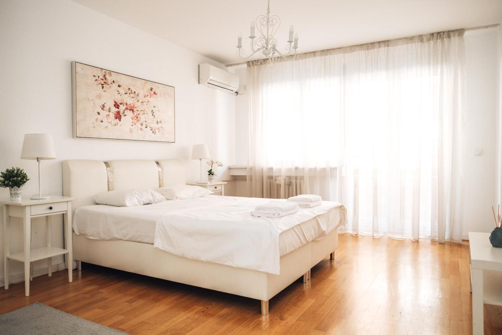 Crown Central Three Bedroom Apartment Белград Екстериор снимка