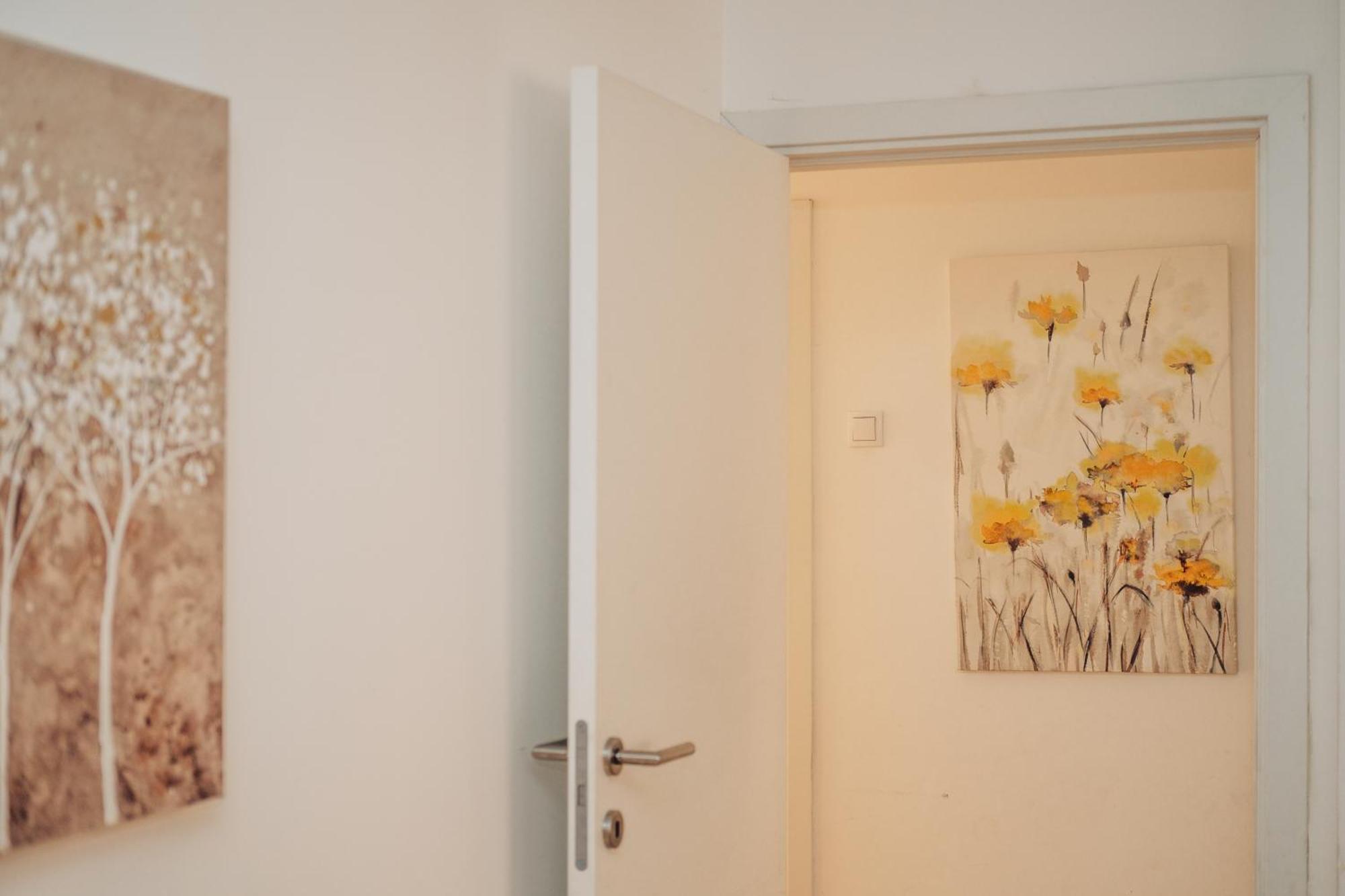 Crown Central Three Bedroom Apartment Белград Екстериор снимка
