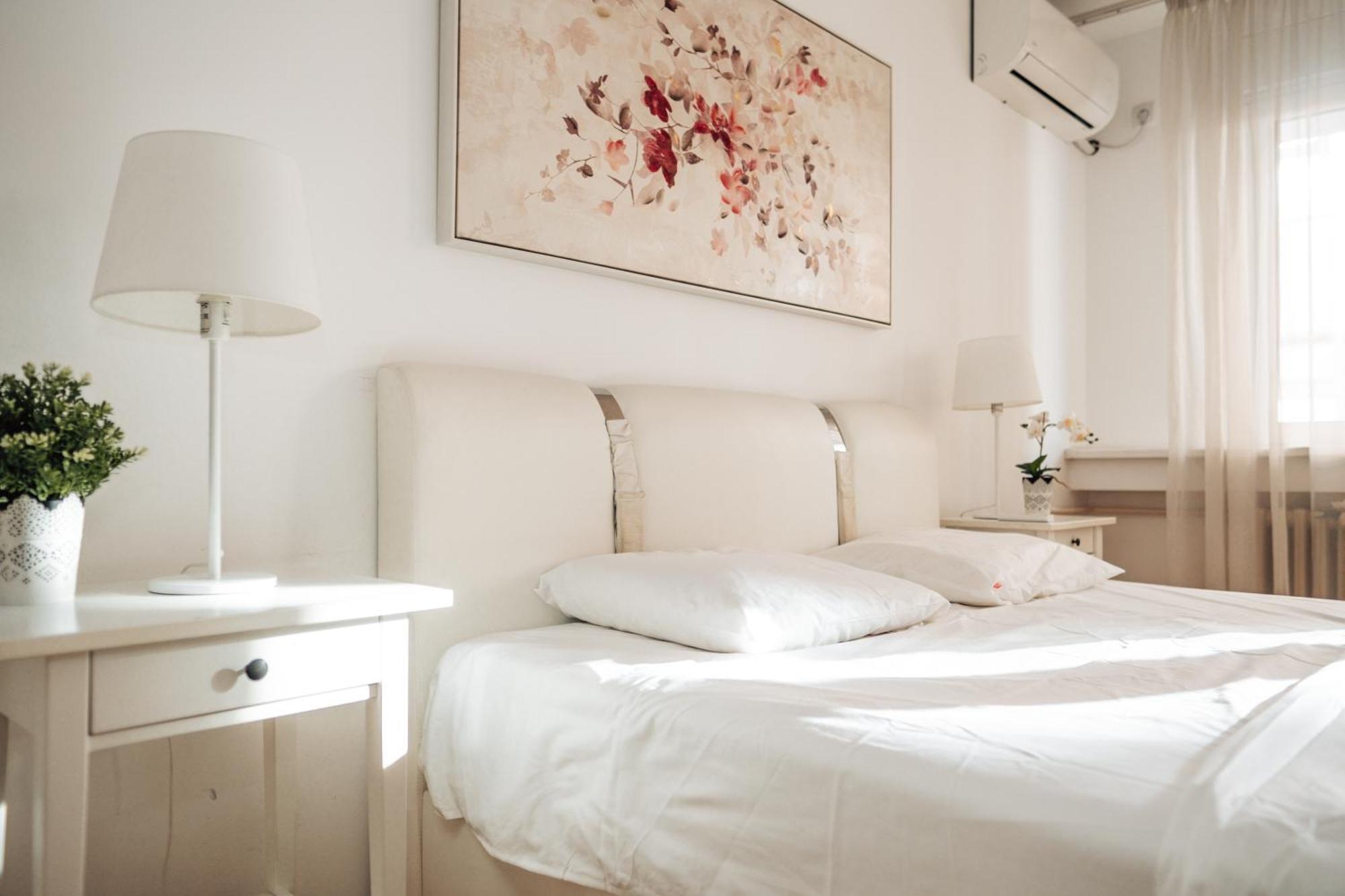 Crown Central Three Bedroom Apartment Белград Екстериор снимка