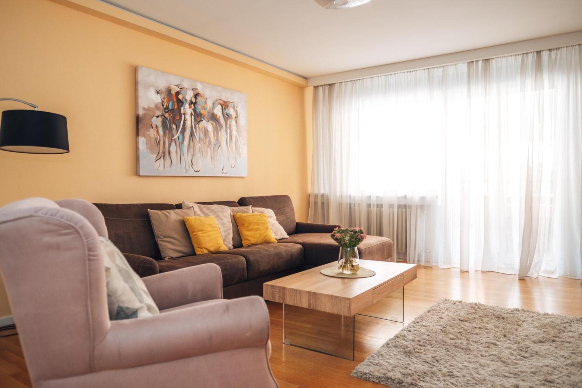 Crown Central Three Bedroom Apartment Белград Екстериор снимка