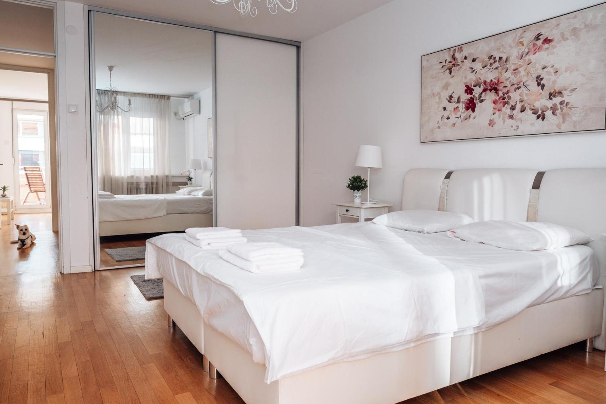 Crown Central Three Bedroom Apartment Белград Екстериор снимка