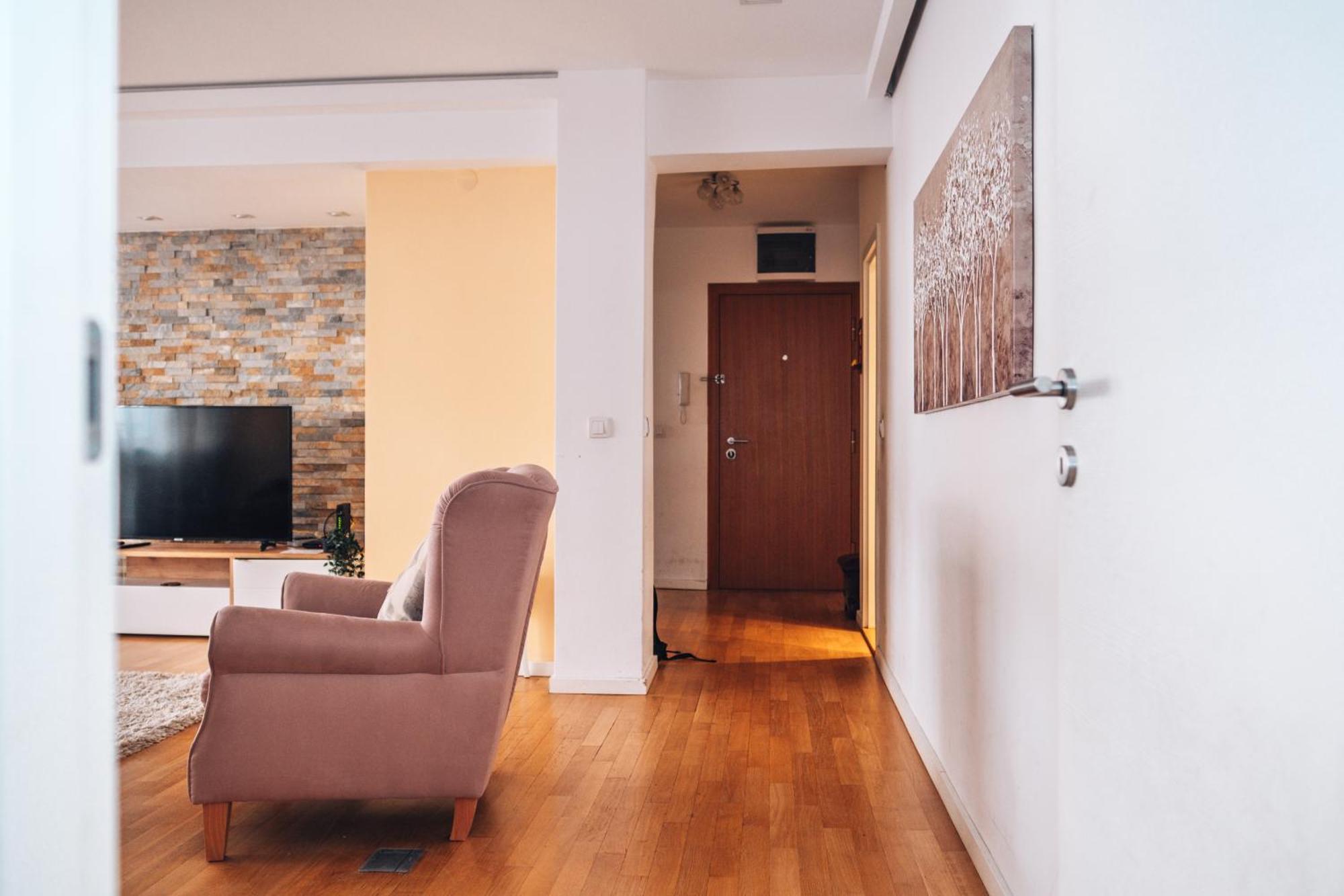 Crown Central Three Bedroom Apartment Белград Екстериор снимка
