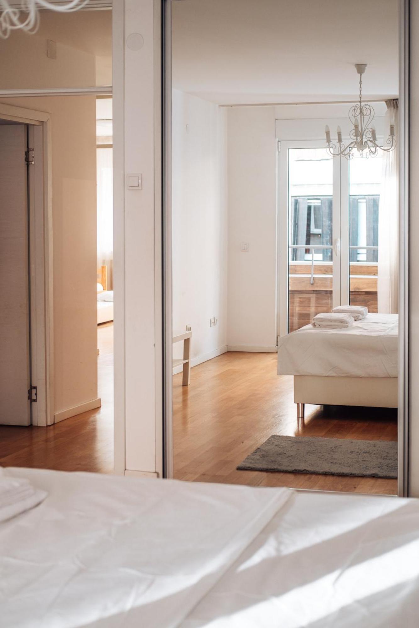 Crown Central Three Bedroom Apartment Белград Екстериор снимка