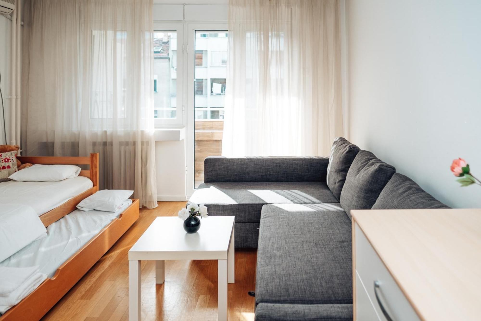 Crown Central Three Bedroom Apartment Белград Екстериор снимка