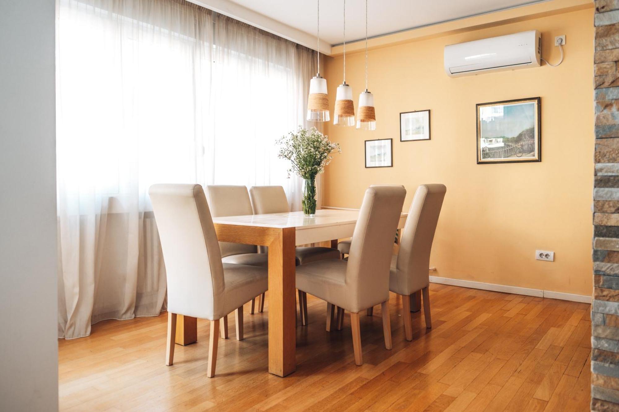 Crown Central Three Bedroom Apartment Белград Екстериор снимка
