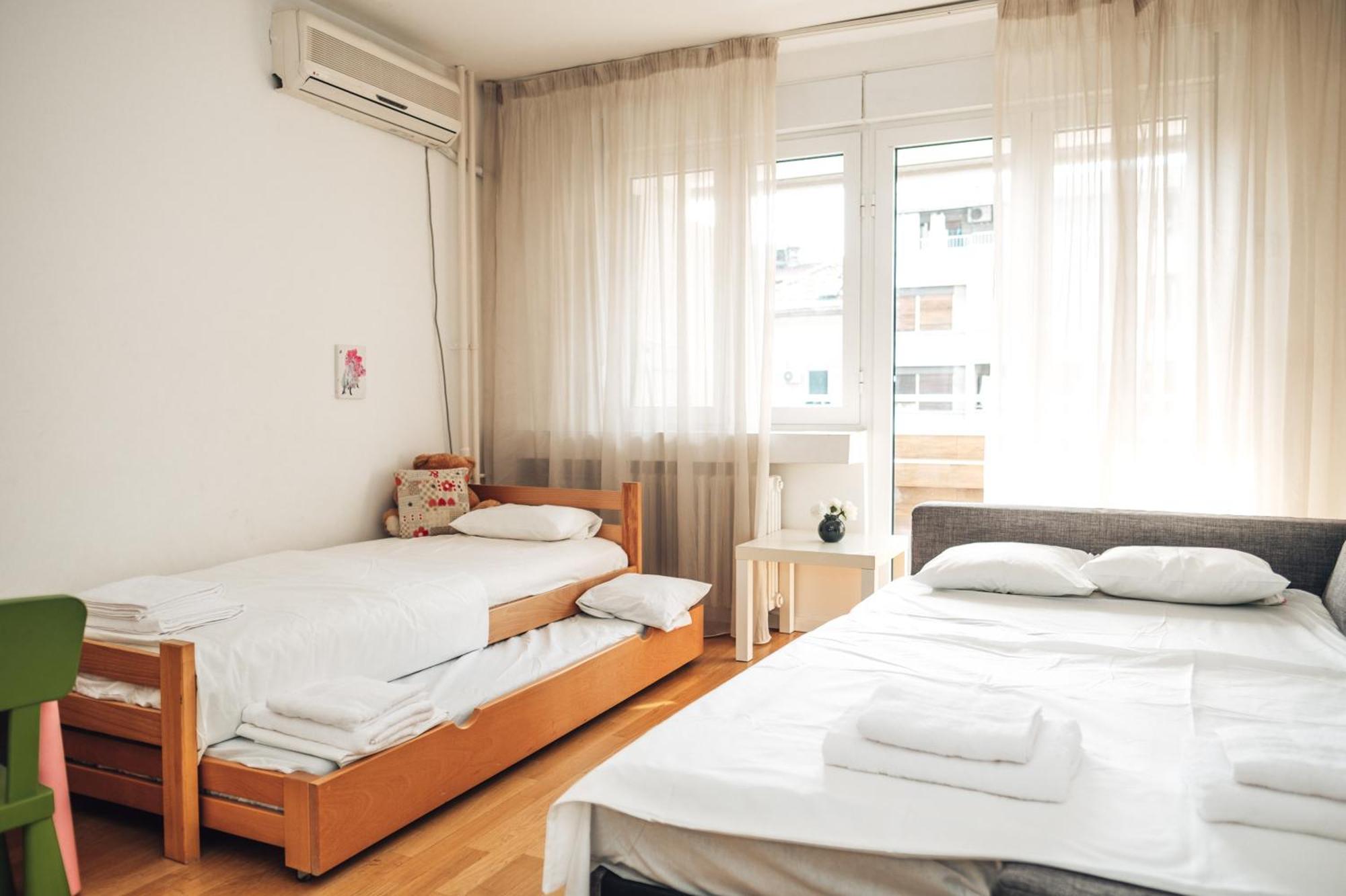 Crown Central Three Bedroom Apartment Белград Екстериор снимка