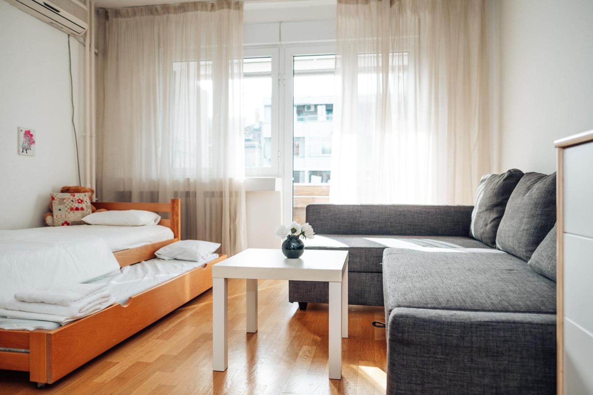 Crown Central Three Bedroom Apartment Белград Екстериор снимка