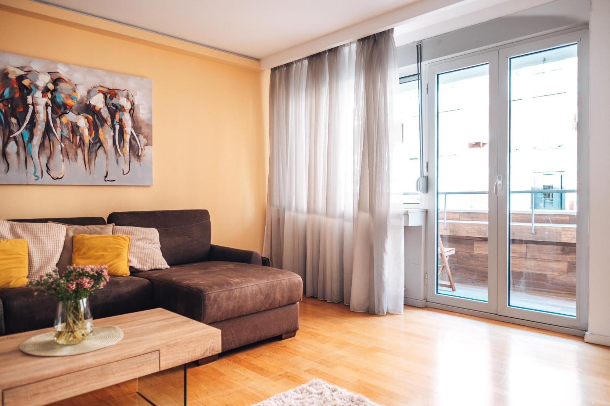 Crown Central Three Bedroom Apartment Белград Екстериор снимка