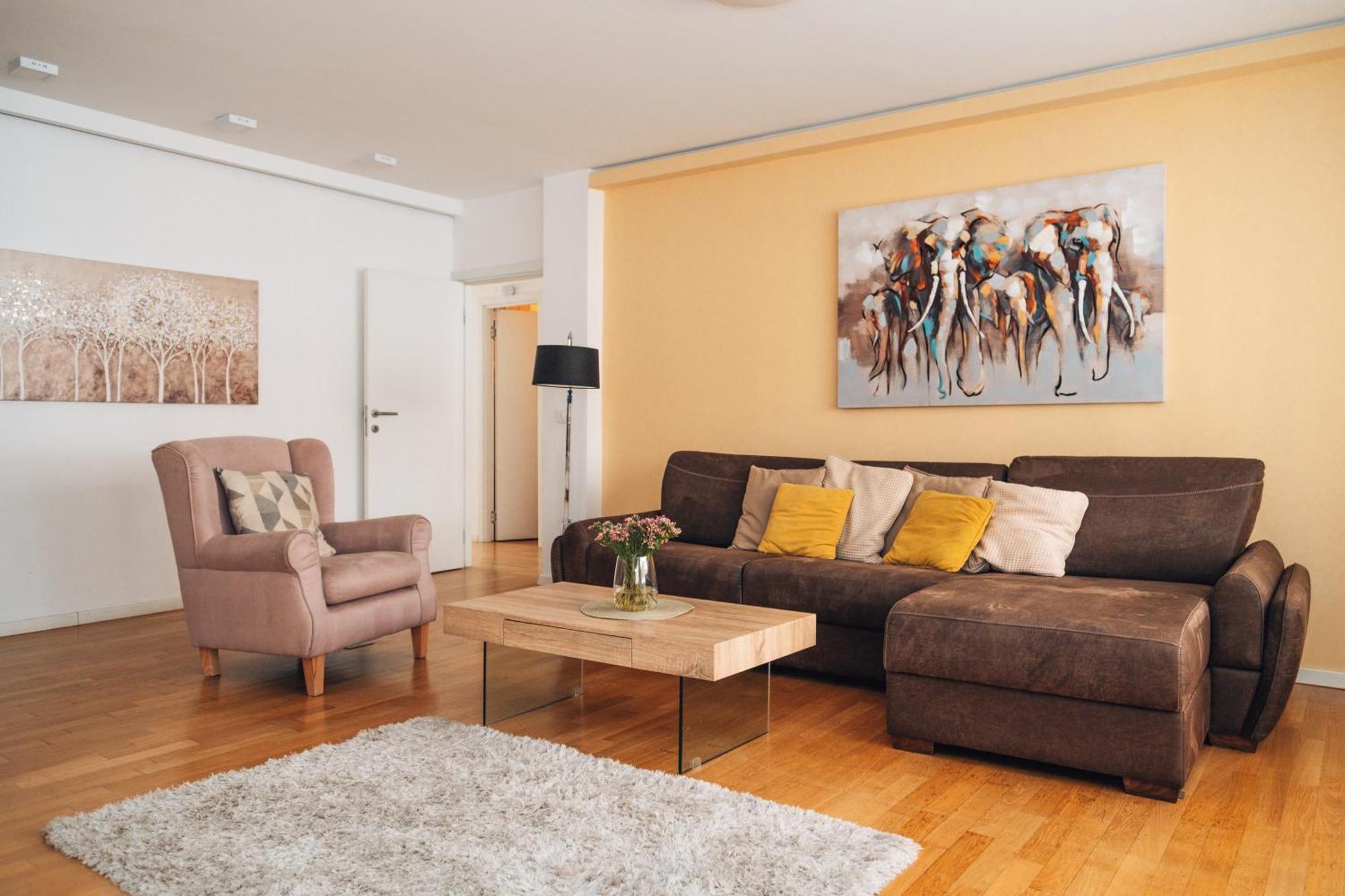 Crown Central Three Bedroom Apartment Белград Екстериор снимка