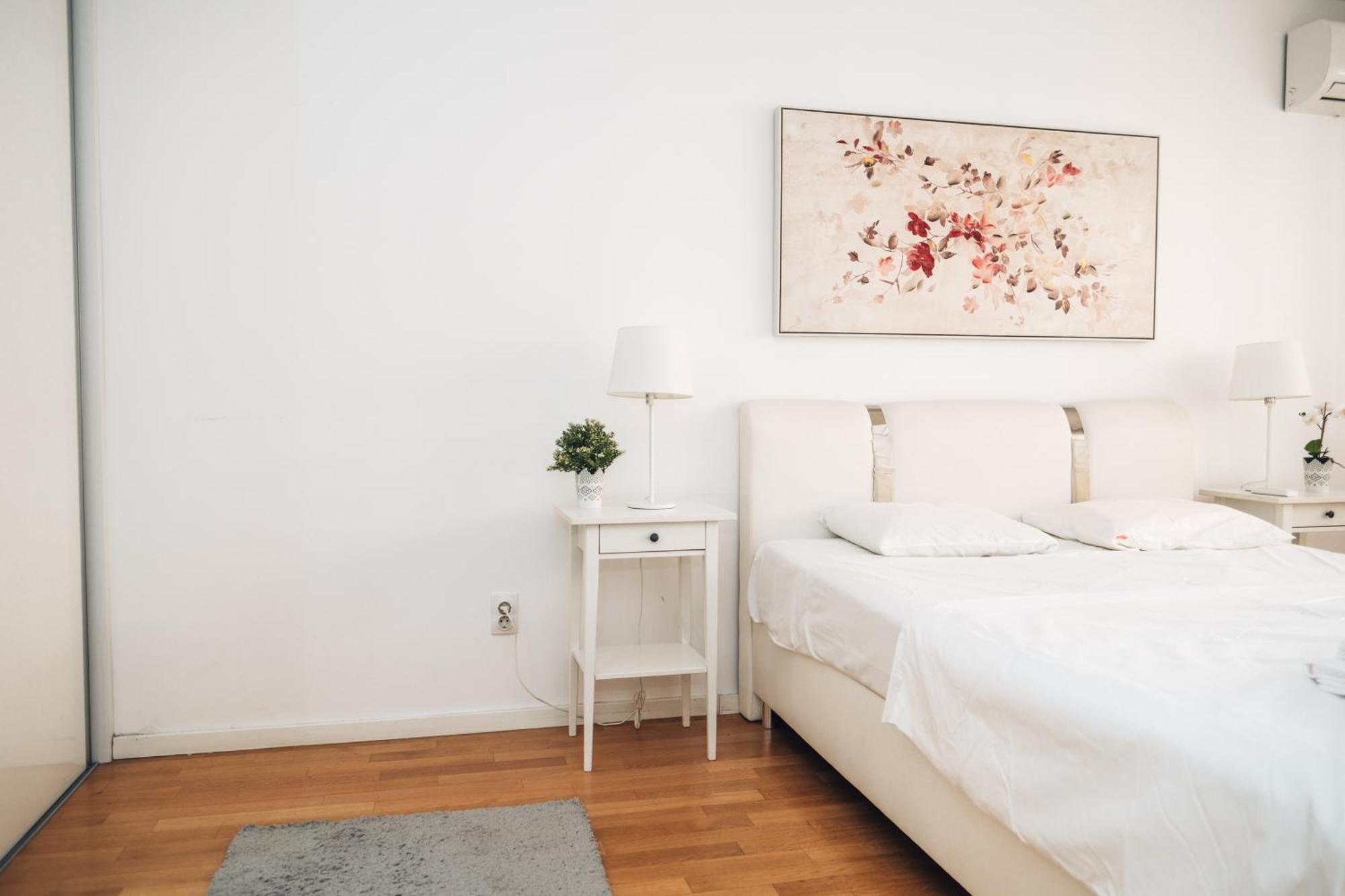 Crown Central Three Bedroom Apartment Белград Екстериор снимка