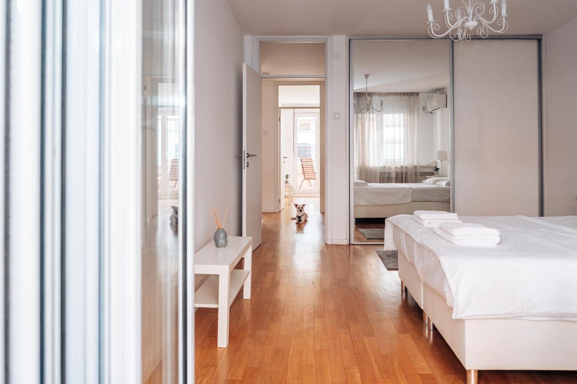Crown Central Three Bedroom Apartment Белград Екстериор снимка